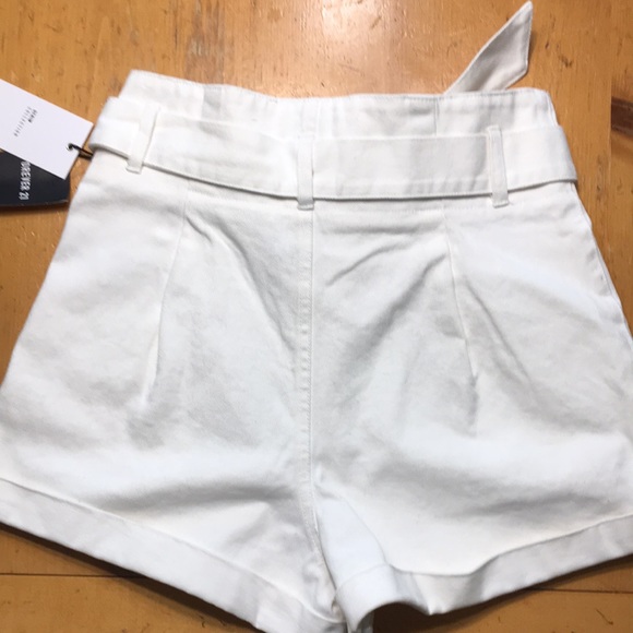 Forever 21 White Denim Shorts With Belt New - Picture 4 of 12